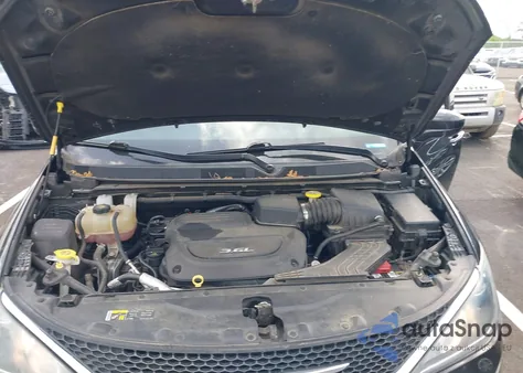 2017 Chrysler Pacifica Touring-L z USA, uszkodzony, nr VIN 2C4RC1BG0HR762552